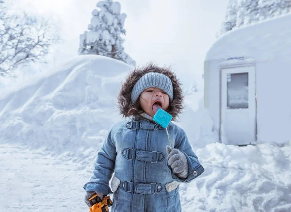 Cute Kid Portrait Close While Enjoying Lollipop Snowy Winter — 스톡 사진