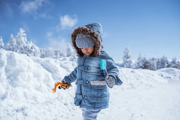 Cute Little Kid Walking Alone Middle Snowy Mountain — 스톡 사진