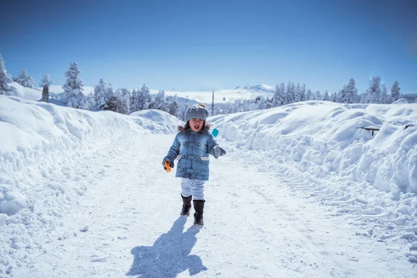 Cute Little Kid Walking Alone Middle Snowy Mountain — 스톡 사진