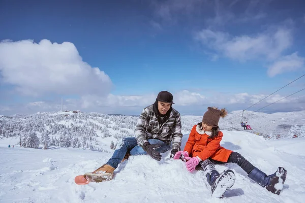 Happy Father Daughter Playing Snow Mountain Peak — 스톡 사진