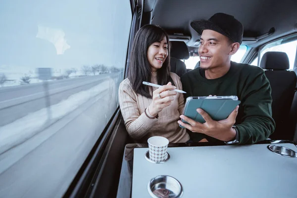 Portrait Asian Man Woman Discussing Tablet While Way Car — Stock Photo, Image
