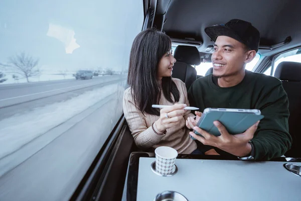 Portrait Asian Man Woman Discussing Tablet While Way Car — Stock Photo, Image