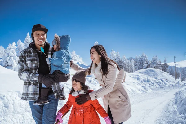 Beautiful Asian Family Walking Together Landscape Cover Wonderful Snow — 스톡 사진