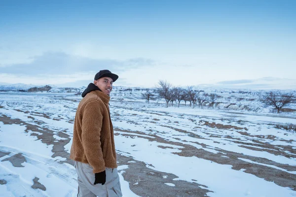 Young Asian Man Walking Alone Beautiful Snowy Landscape — Stock fotografie