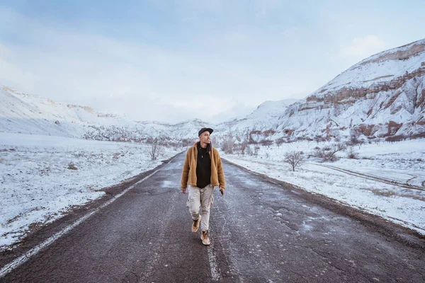 Young Asian Man Walking Alone Empty Road Beautiful Snowy Landscape — Zdjęcie stockowe