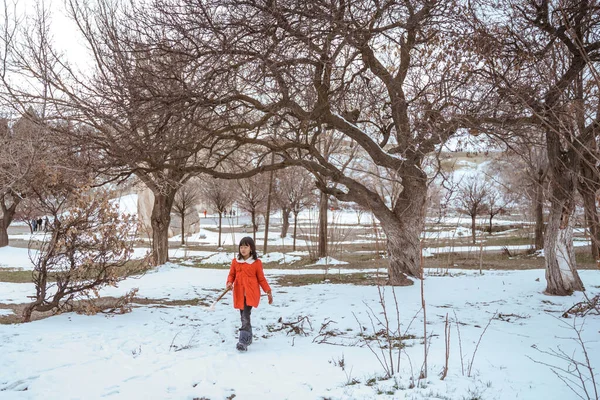 Portait Girl Red Walking Park Cover Snow — Stock Photo, Image
