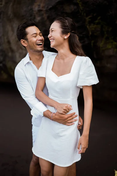 Lovely Asian Couple Wearing White Embracing Each Other Romantic Couple — Fotografia de Stock