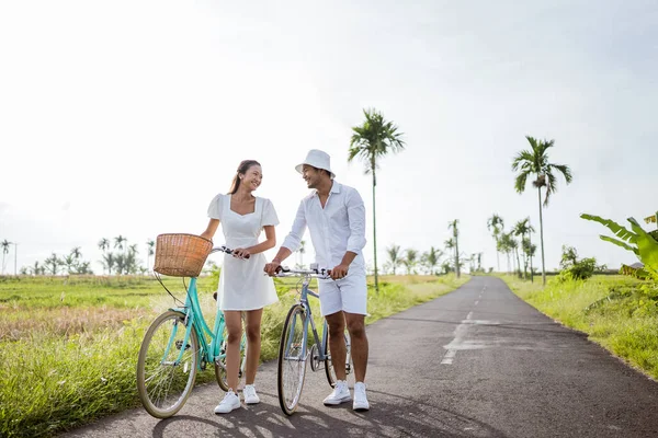 Romantic Couple Push Bike Walking Road Countryside Together — Photo