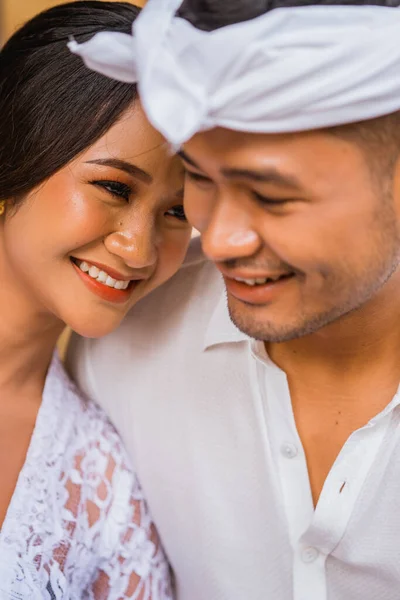 Close Portrait Beautiful Balinese Couple Embracing Each Other — Foto de Stock