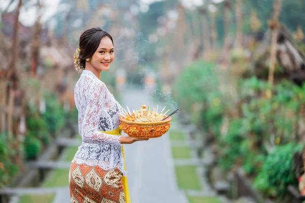 Beauty Balinese Woman Smiling Camera Standing Bali Village Penglipuran — Zdjęcie stockowe