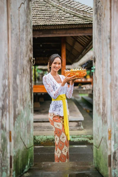 Full Body Portrait Attractive Balinese Woman Wearing White Kebaya Dress — Photo