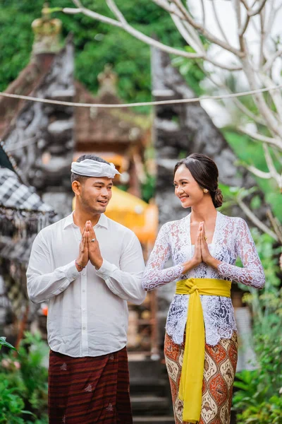 Young Balinese Couple Wearing Kebaya Dress Traditional Balinese Costume Traditional — Foto de Stock