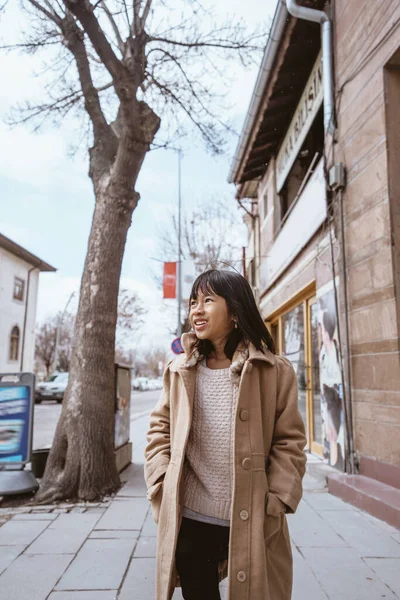 Portrait Beautiful Asian Little Girl Walking Outdoor Exploring City Winter — Foto de Stock