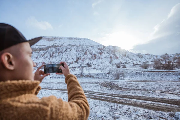 Man Taking Picture Beautiful Snowy Scenery Using His Mobile Phone — Stock Photo, Image