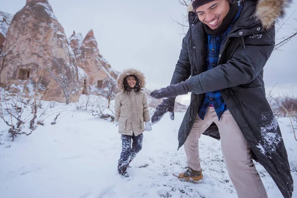 Father Daughter Fighting Snow Ball Game Cappadocia Winter — 스톡 사진