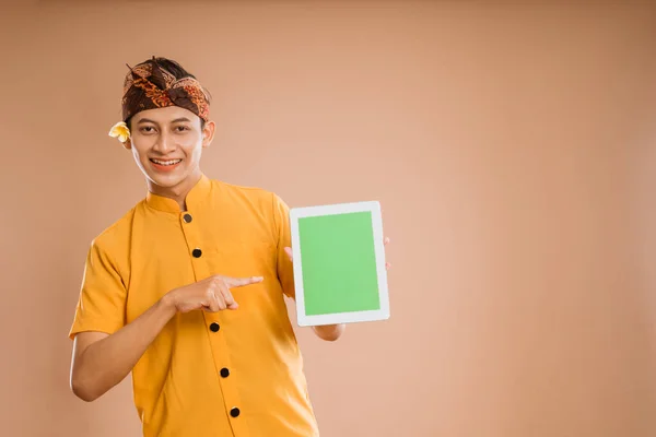 Balinese Young Man Using Tablet Showing Screen Camera Isolated Background — Fotografia de Stock