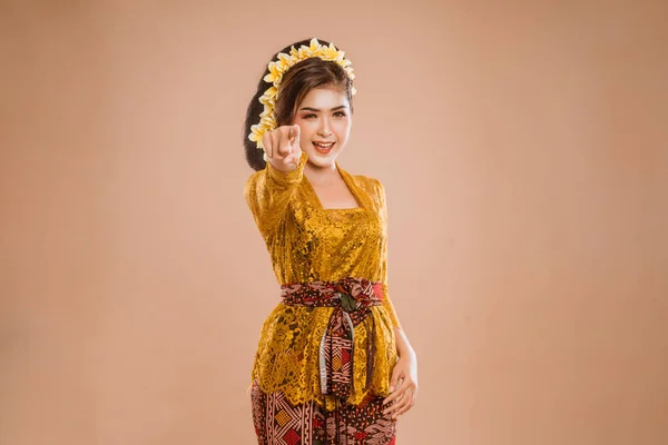 Close Balinese Woman Pointing Camera Smiling — 스톡 사진