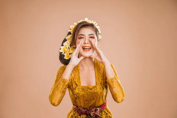 Beautiful Balinese Woman Shouting Gesture Isolated Background — Stockfoto