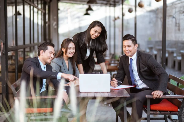 Happy Business People Having Relaxed Meeting Team Coffee Shop Together — Stock fotografie