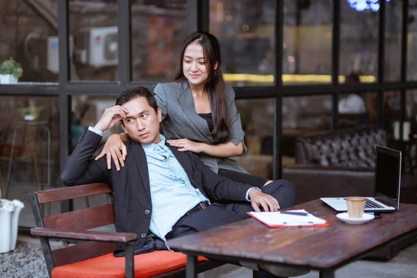 Portrait Frustrated Businessman Being Calmed His Female Employee — Fotografia de Stock