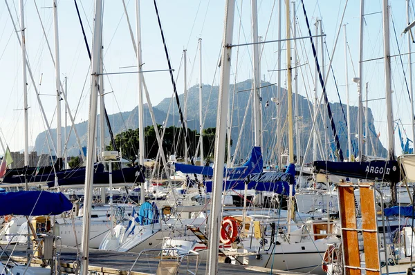 Monte Pellegrino seen from the bay of Palermo — Stock Photo, Image