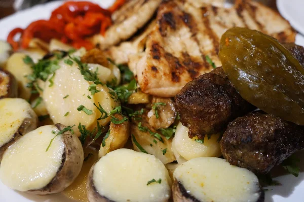 Румынская кухня с мясом — стоковое фото