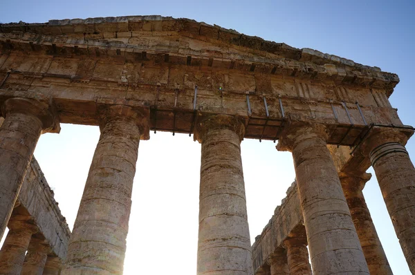 Homlokzat, a Segesta templom, Szicíliában — Stock Fotó