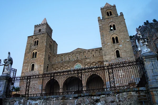 Vista externa da Catedral de Cefalu 'na Sicília — Fotografia de Stock