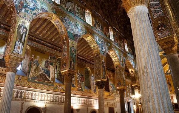 Vista interna da Capela Palatina de Palermo, na Sicília Imagens De Bancos De Imagens