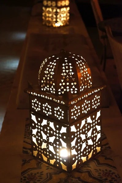 Metalik oryantal fener