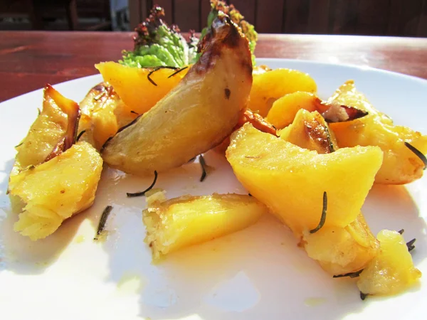 Baked potatoes with rosemary — Stock Photo, Image