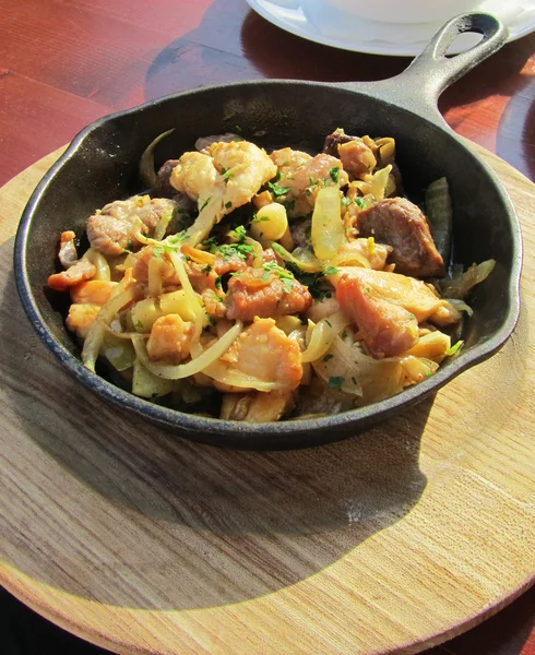 tavuk ve et demir tava