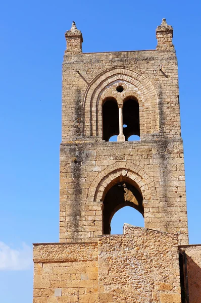 A torre sineira da Catedral de Monreale na Sicília — Fotografia de Stock
