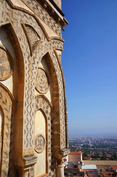 Palermo staden från taket av monreale katedralen i Sicilien — Stockfoto