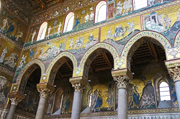 monreale Katedrali Sicilya'nın iç mekanları