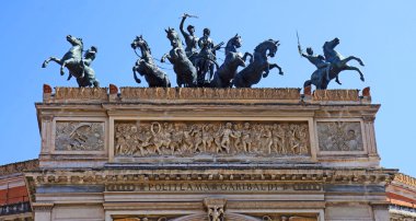 heykeller teatro politeama Palermo Sicilya olarak