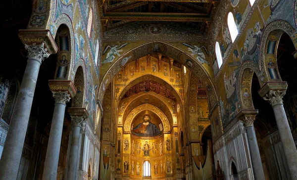Interiors of the Monreale Cathedral in Sicily — Stock Photo, Image