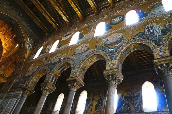 Interiores de la Catedral de Monreale en Sicilia — Foto de Stock