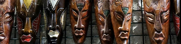 Masques africains faits main — Photo