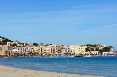 Sicilya'nın kıyısında Mondello Köyü