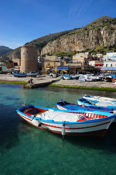 Αγκυροβολημένο αλιευτικά σκάφη στη Σικελία — Φωτογραφία Αρχείου