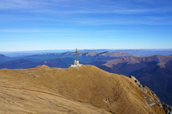 Bucegi Mountains with heroes steel monument — Stock Photo, Image