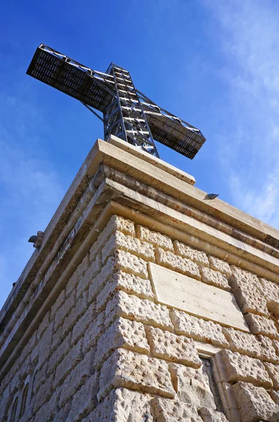 Caraiman eroi croce monumento in Bucegi montagne Romania — Foto Stock