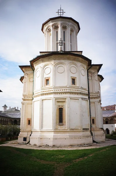 La iglesia del monasterio de Polovragi en Rumania —  Fotos de Stock