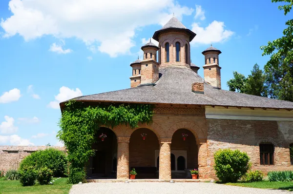 The gardens of Mogosaia Palace in Romania — Stock Photo, Image