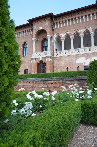 A fachada traseira do Palácio Mogosaia na Romênia — Fotografia de Stock