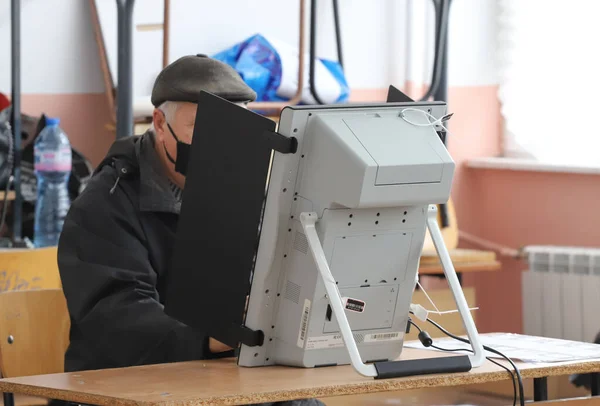 ブルガリアの第3回議会選挙への投票が開始され 2021年11月14日にブルガリアのソフィアで大統領選挙が2回行われる — ストック写真