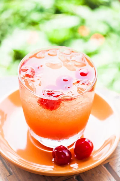 Vaso fresco de refresco de jugo de frutas de mezcla fría —  Fotos de Stock