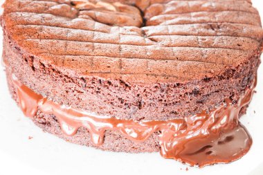 şifon çikolatalı pasta çikolata dolguları eritmek