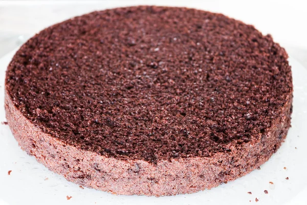 시 폰 초콜릿 케이크의 하단 부분 살포 럼 — 스톡 사진